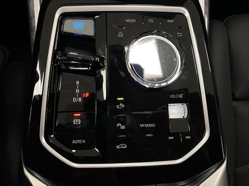 Used 2024 BMW i7 xDrive60 image 9