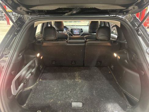 Used 2018 Jeep Cherokee Trailhawk AWD/4WD image 44