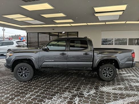 Used 2023 Toyota Tacoma SR5 w/ Technology Package image 10