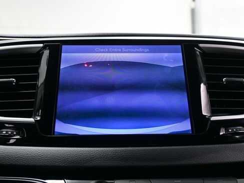 Used 2017 Chrysler Pacifica Touring Plus FWD image 19