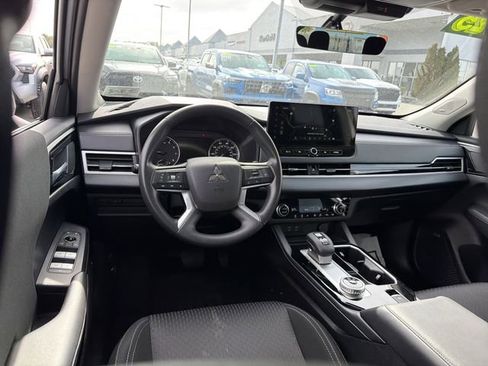 Used 2025 Mitsubishi Outlander ES AWD/4WD image 15