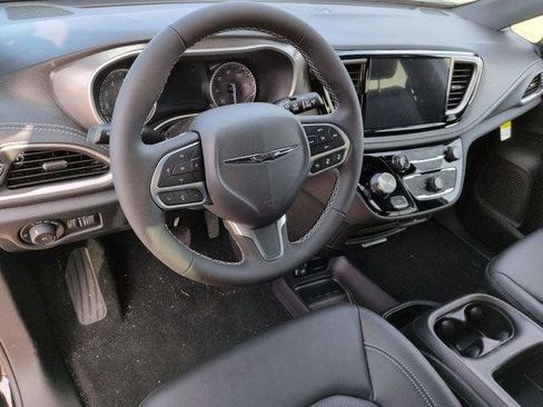 New 2026 Chrysler Pacifica Select FWD image 11