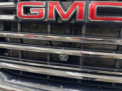 Used 2022 GMC Sierra 3500 SLT w/ SLT Preferred Package AWD/4WD image 17