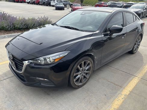 Used 2018 MAZDA MAZDA3 Touring FWD image 1