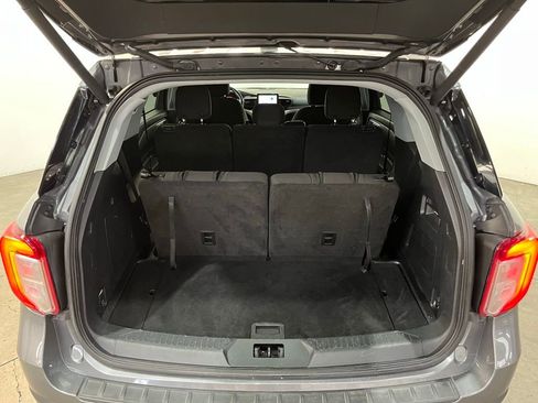 Used 2022 Ford Explorer XLT AWD/4WD image 13