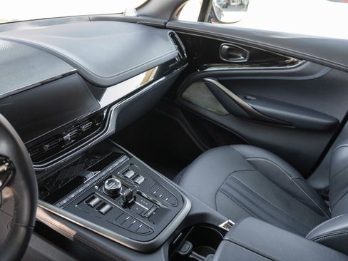 Used 2025 Aston Martin DBX 707 image 9