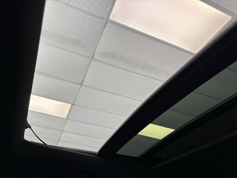 Used 2018 Chrysler 300 S w/ 300S Premium Group image 17