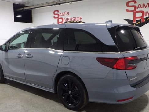 Used 2024 Honda Odyssey Sport image 3