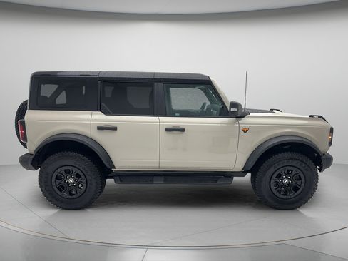 Used 2025 Ford Bronco Badlands AWD/4WD image 4