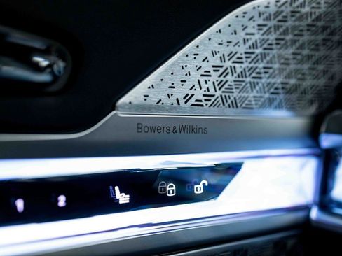 Used 2024 BMW 760i xDrive w/ Executive Package image 77