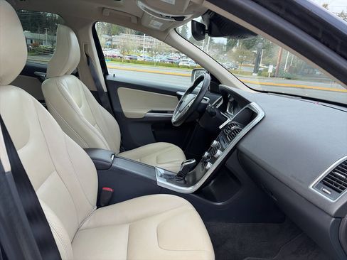 Used 2016 Volvo XC60 T5 Premier image 15