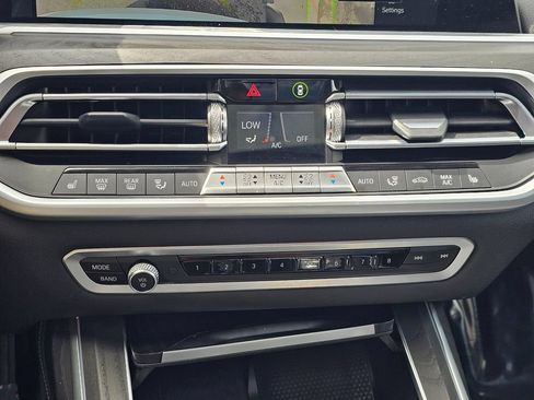 Used 2022 BMW X7 xDrive40i w/ Premium Package AWD/4WD image 33