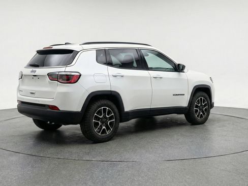 Used 2025 Jeep Compass Trailhawk AWD/4WD image 6