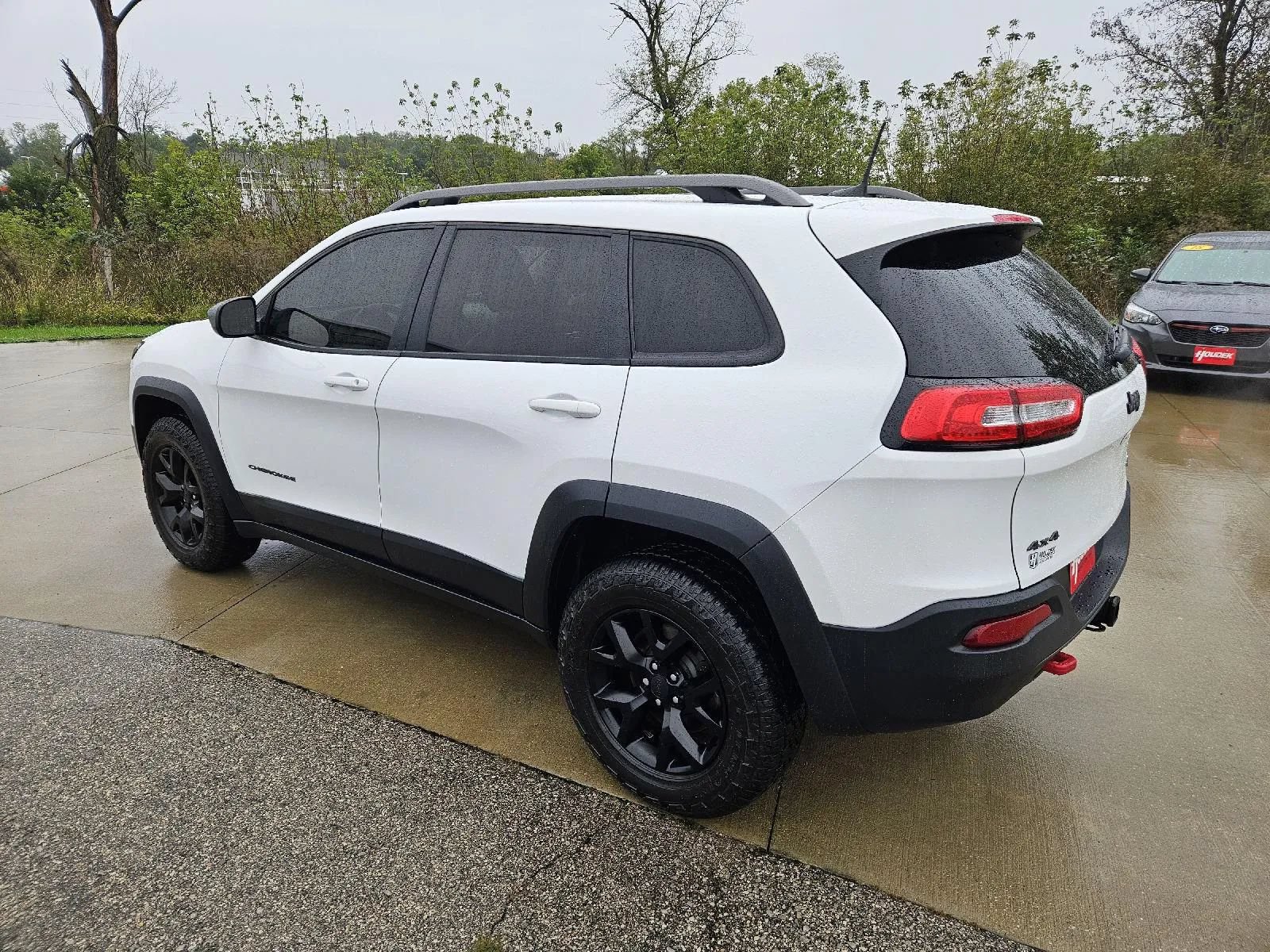Used 2017 Jeep Cherokee Trailhawk w/ Trailer Tow Group AWD/4WD image 8