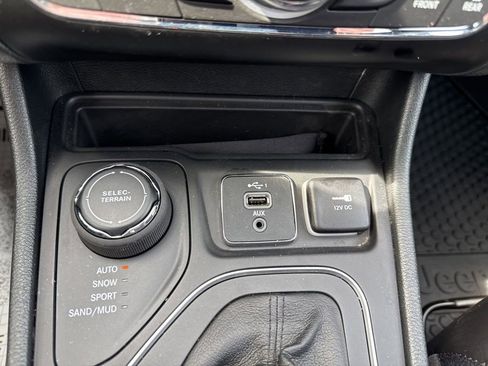 Used 2022 Jeep Cherokee Latitude image 26