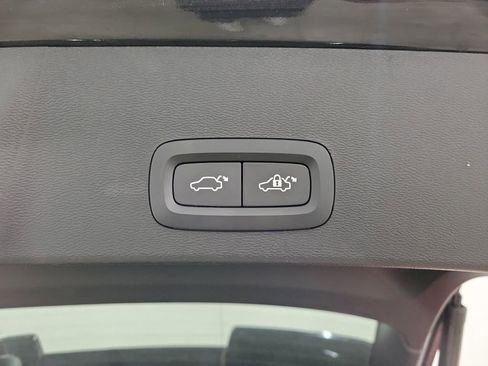 Used 2023 Volvo XC40 B5 Plus w/ Protection Package Premier image 11