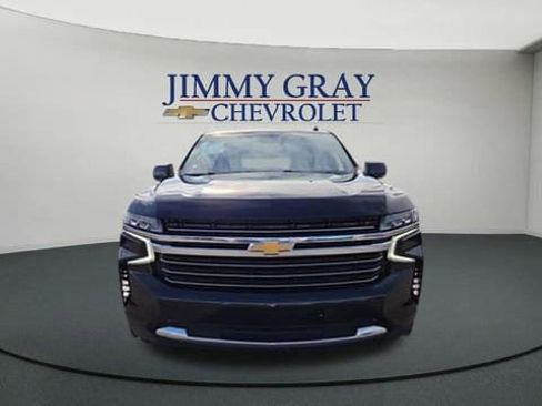 Used 2023 Chevrolet Suburban LT RWD image 5