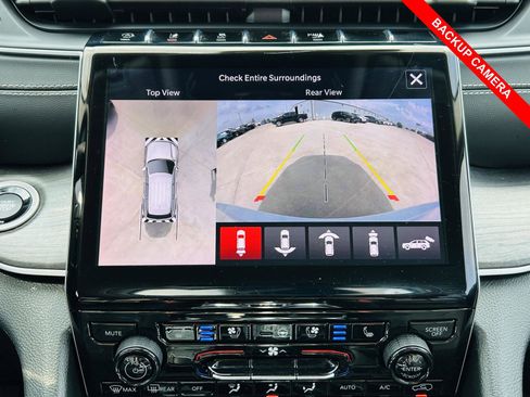 Used 2023 Jeep Grand Cherokee Limited w/ Luxury Tech Group II image 14