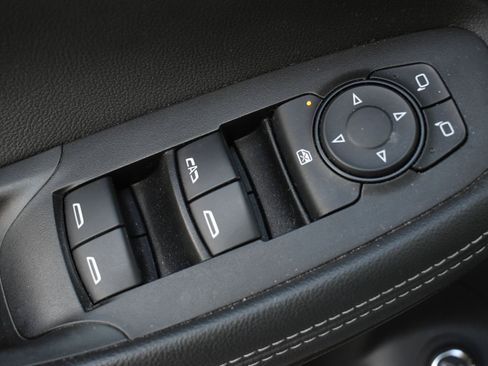 Used 2020 Buick Encore GX Essence w/ Sport Touring Package FWD image 12