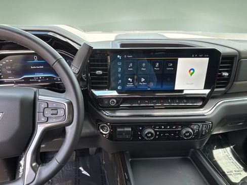 Used 2024 Chevrolet Silverado 2500 ZR2 w/ Technology Package AWD/4WD image 12