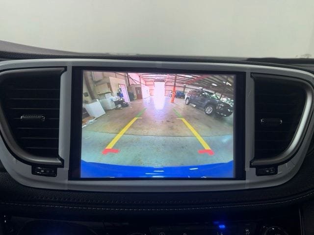 New 2027 Chrysler Pacifica Select AWD/4WD image 18