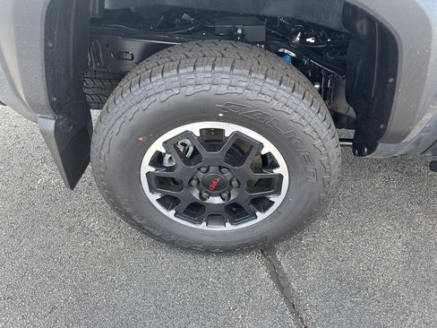 Used 2026 Toyota Tacoma TRD Off-Road w/ TRD Off Road Upgrade Package AWD/4WD image 13