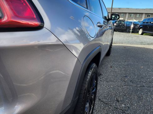 Used 2019 Jeep Cherokee Latitude Plus w/ Cold Weather Group image 33