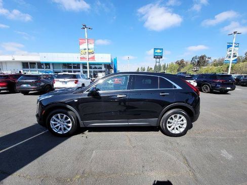 Used 2023 Cadillac XT4 Luxury w/ Cold Weather Package image 5