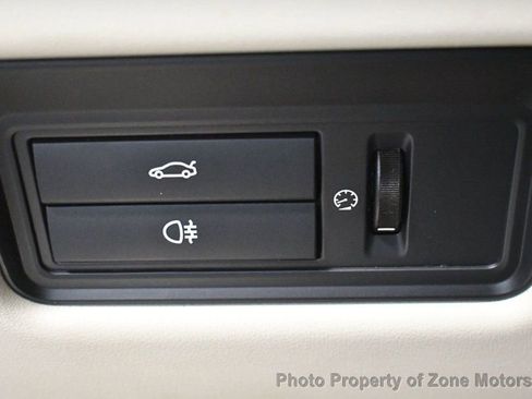 Used 2015 Jaguar XJ image 34