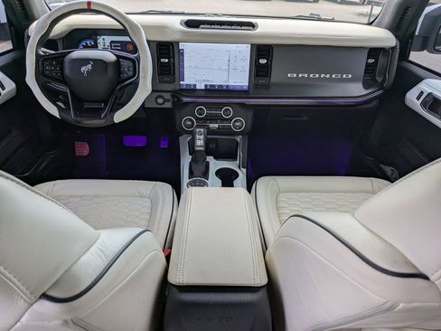 Used 2024 Ford Bronco Wildtrak AWD/4WD image 13
