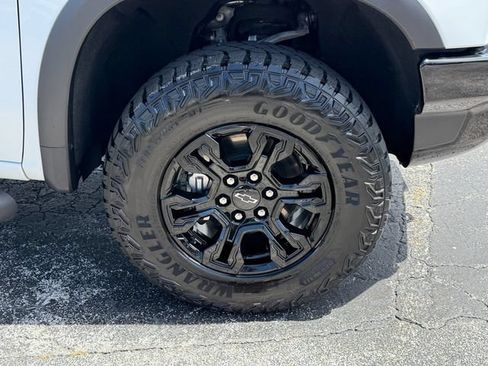 Used 2023 Chevrolet Silverado 1500 ZR2 w/ Technology Package AWD/4WD image 9