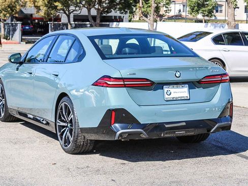 Used 2024 BMW 540i xDrive w/ Premium Package image 4