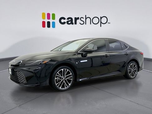 Used 2025 Toyota Camry XLE AWD/4WD image 1