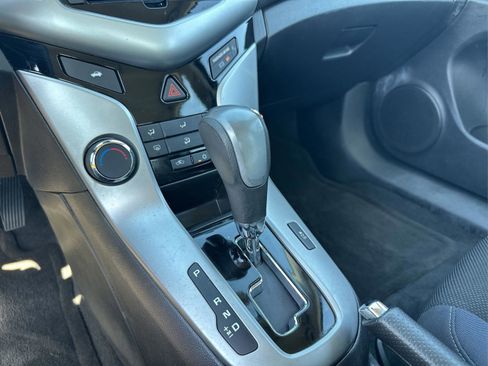 Used 2016 Chevrolet Cruze LT image 16