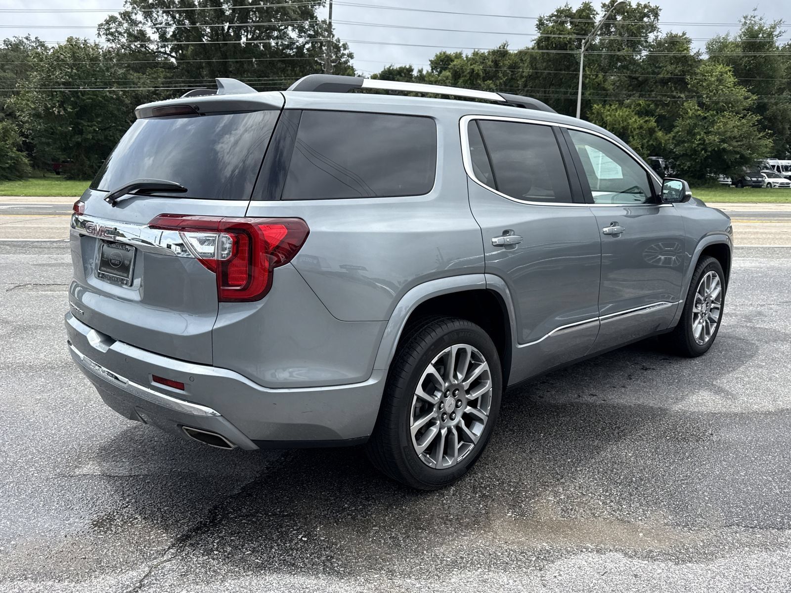 Used 2023 GMC Acadia Denali w/ Denali Ultimate Package FWD image 5