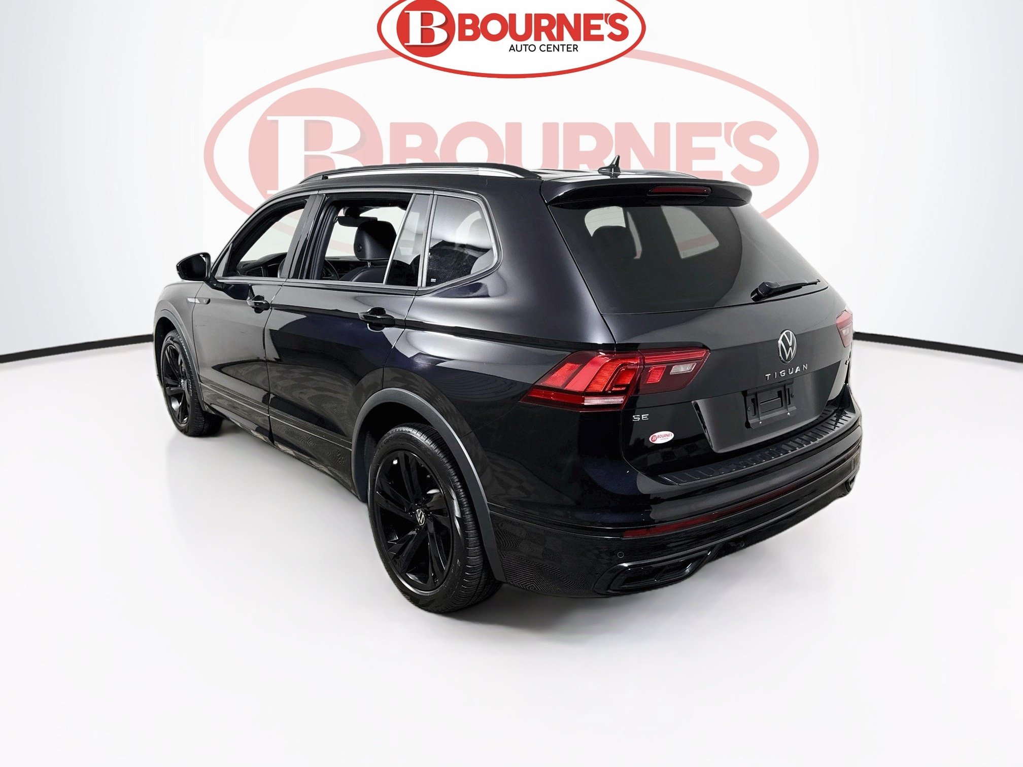 Used 2023 Volkswagen Tiguan SE R-Line AWD/4WD image 9