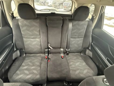 Used 2015 Nissan Rogue SV w/ SV Family Package image 32