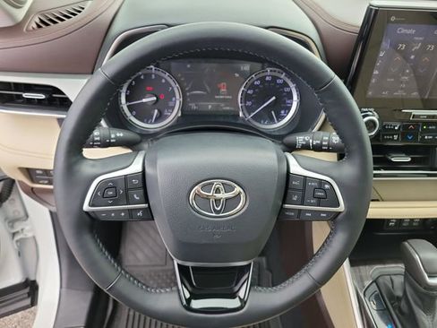 Used 2022 Toyota Highlander Platinum FWD image 27