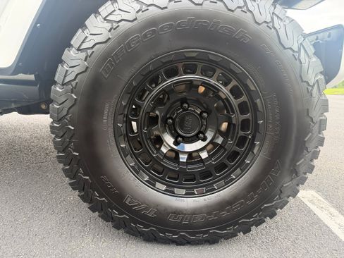 Used 2021 Jeep Wrangler Unlimited Sahara AWD/4WD image 11