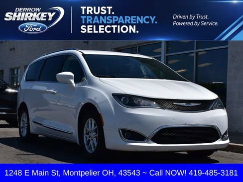 Used 2020 Chrysler Pacifica Touring-L FWD image 1