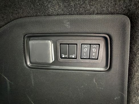 Certified 2024 Cadillac Escalade ESV Premium Luxury w/ LPO, Floor Liner Package AWD/4WD image 32