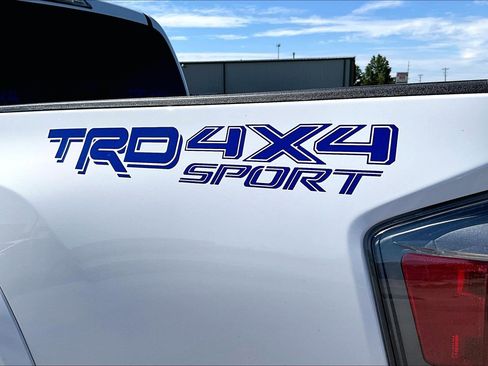 Used 2022 Toyota Tacoma TRD Sport AWD/4WD image 6