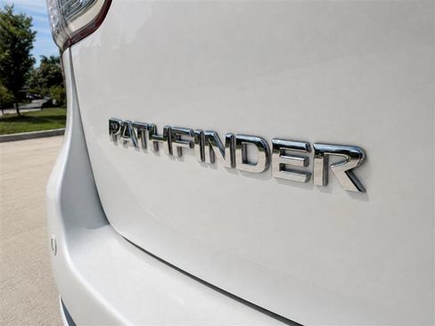 Used 2015 Nissan Pathfinder SV FWD image 19