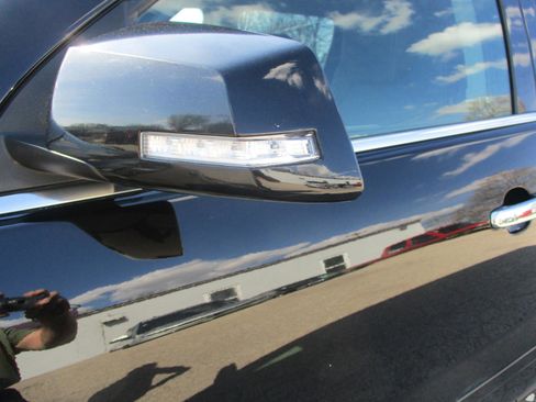 Used 2016 Chevrolet Traverse LT w/ Style and Technology Package FWD image 11