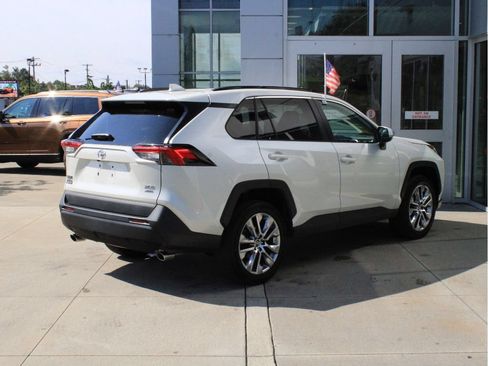 Used 2021 Toyota RAV4 XLE Premium AWD/4WD image 6
