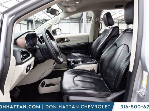 Used 2021 Chrysler Voyager Lxi FWD image 3