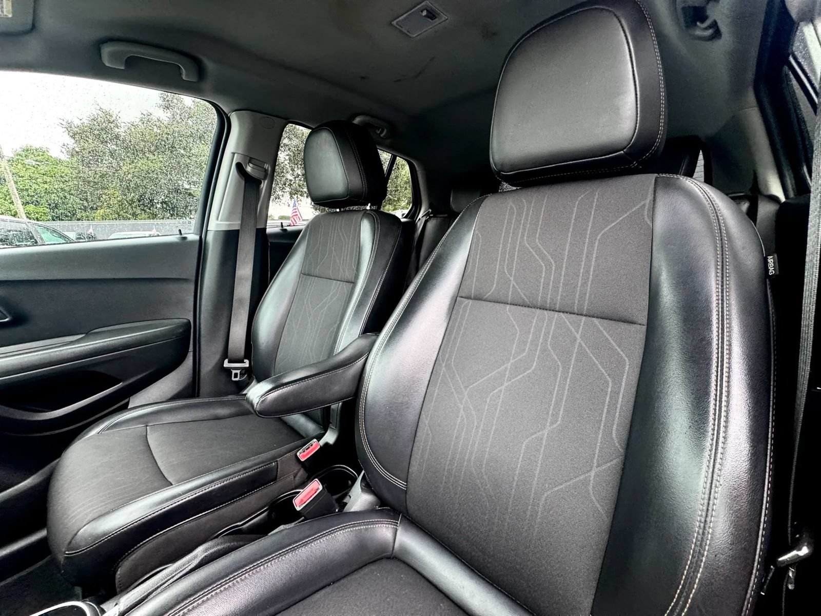 Used 2021 Chevrolet Trax LT w/ Midnight Edition FWD image 36