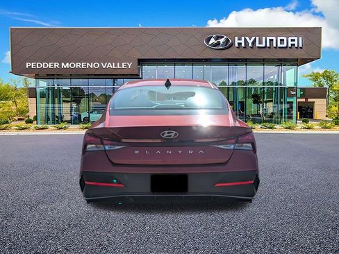 Certified 2025 Hyundai Elantra SE w/ Cargo Package FWD image 4