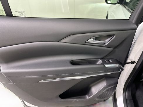 Used 2025 Chevrolet Traverse LT image 26