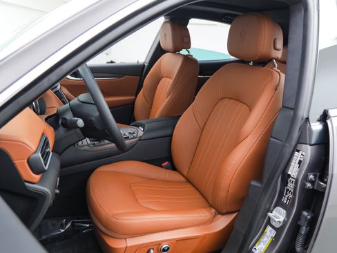 Certified 2023 Maserati Levante GT AWD/4WD image 16